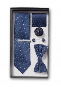 Pochette aus dem gleichen Stoff und Farbe