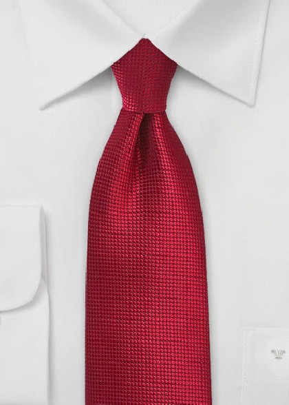 Cravate aus dem gleichen Stoff und Farbe