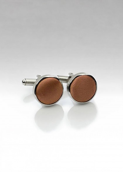 Boutons de manchette aus dem gleichen Stoff und Farbe