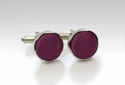 Boutons de manchette aus dem gleichen Stoff und Farbe